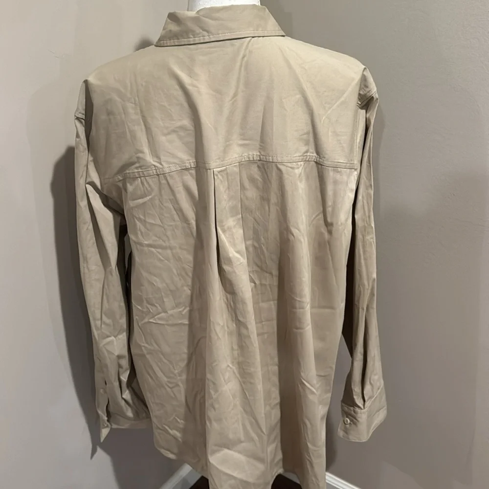 Lululemon NWT 🎉host pick🎉🎈cotton blend poplin button up shirt - Picture 10 of 12
